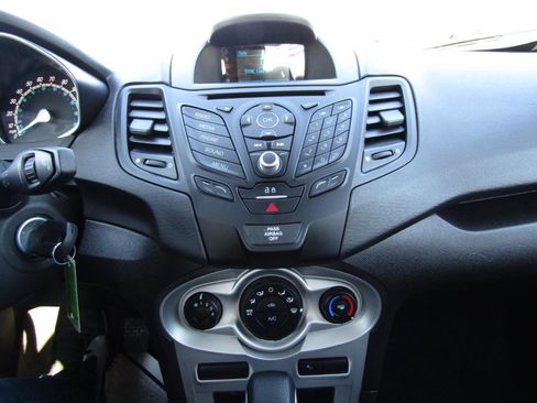 Used 2017 Ford Fiesta SE image 12