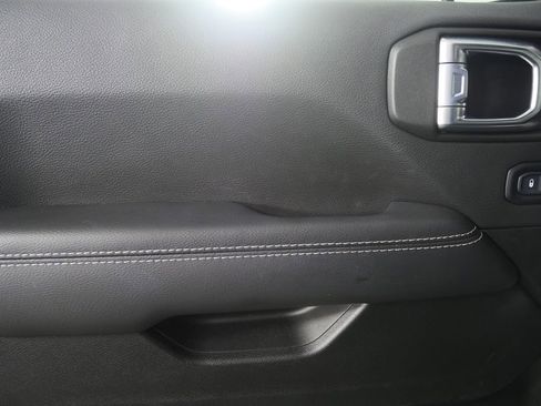 Used 2021 Jeep Wrangler Unlimited Sahara image 9