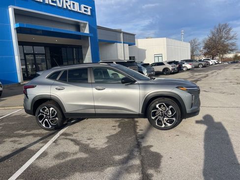 New 2026 Chevrolet Trax RS w/ Sunroof Package image 2
