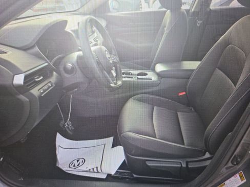 Used 2024 Nissan Altima 2.5 S image 6