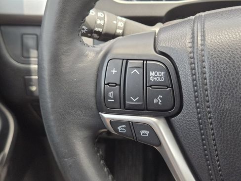 Used 2015 Toyota Highlander XLE AWD/4WD image 32