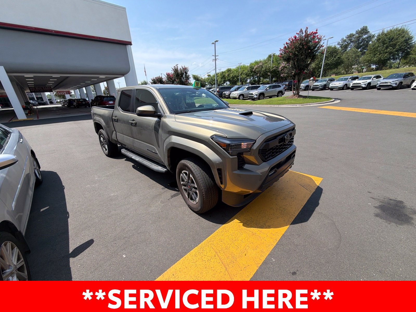 Used 2025 Toyota Tacoma TRD Sport AWD/4WD image 3