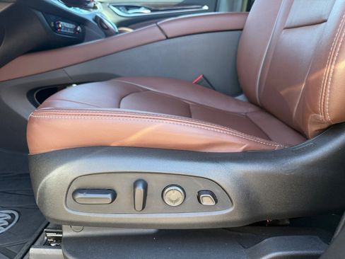 Used 2021 Buick Enclave Avenir w/ Avenir Technology Package FWD image 10