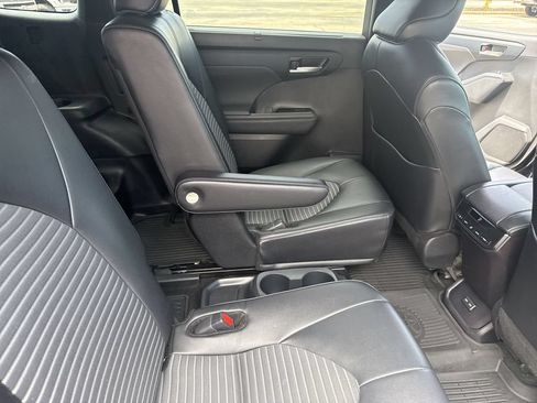 Used 2024 Toyota Highlander XSE FWD image 34