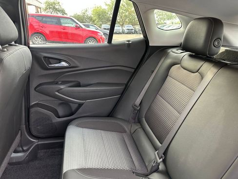 Used 2025 Chevrolet Trax LT image 37
