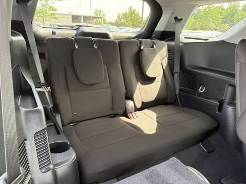 Used 2023 Ford Explorer XLT AWD/4WD image 17