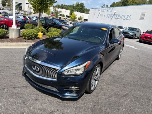 Used 2017 INFINITI Q70 3.7 w/ Sport Package RWD image 3