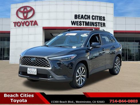 Certified 2023 Toyota Corolla Cross XLE w/ Convenience Package FWD image 6
