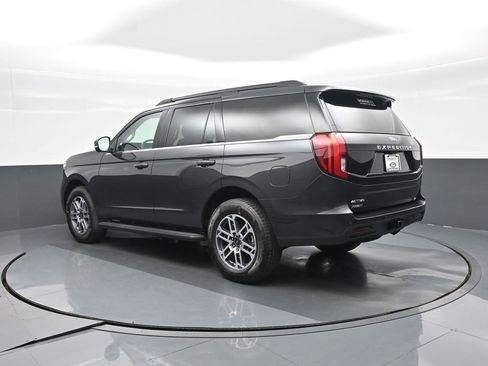 New 2026 Ford Expedition Active image 4
