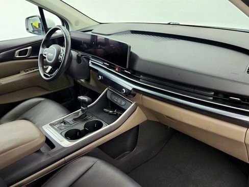 Used 2025 Kia Carnival FWD image 26