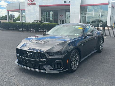 Used 2025 Ford Mustang GT Premium w/ GT Performance Package RWD image 1