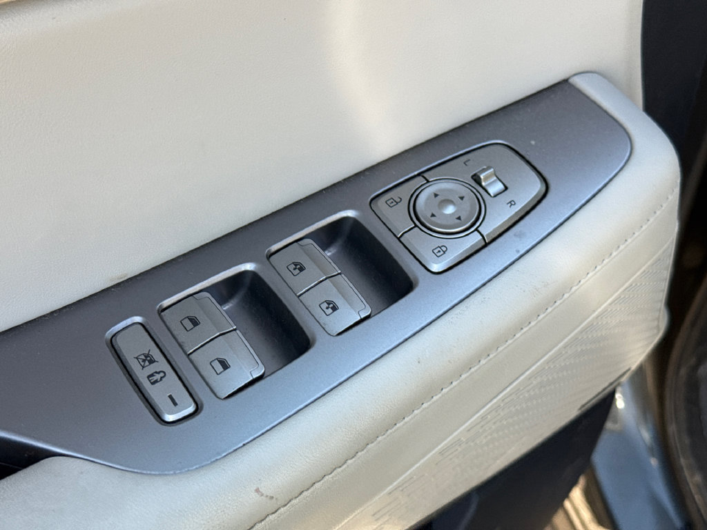 Used 2023 Hyundai Palisade Limited FWD image 18