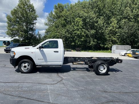 Used 2020 RAM 3500 Tradesman RWD image 2