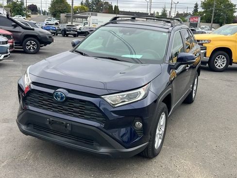 Used 2019 Toyota RAV4 XLE w/ Convenience Package AWD/4WD image 3