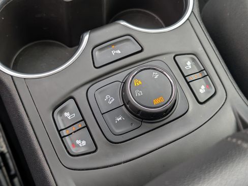 Used 2022 GMC Terrain SLT w/ Infotainment Package II image 26