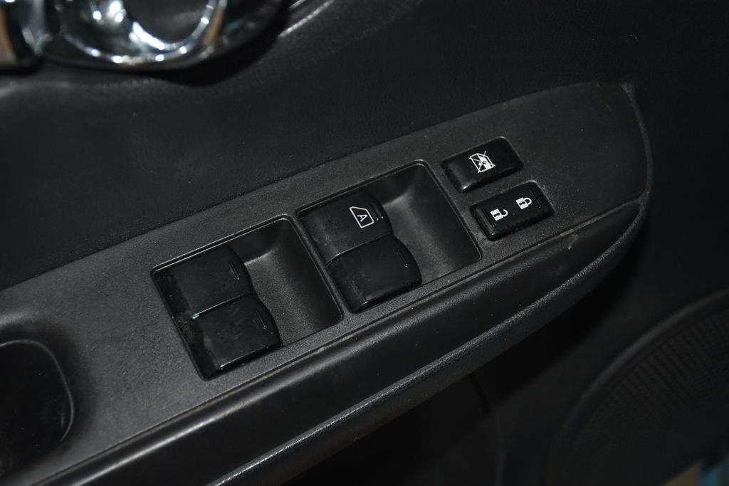 Used 2014 Nissan Versa Note SV FWD image 22
