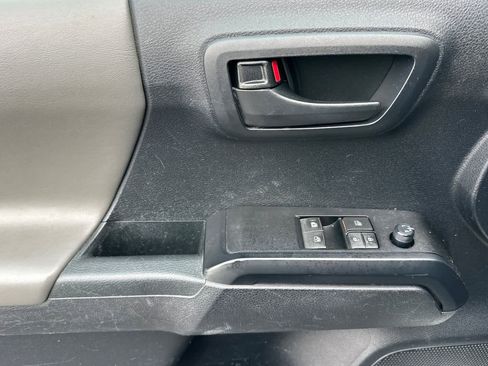 Used 2020 Toyota Tacoma SR image 12