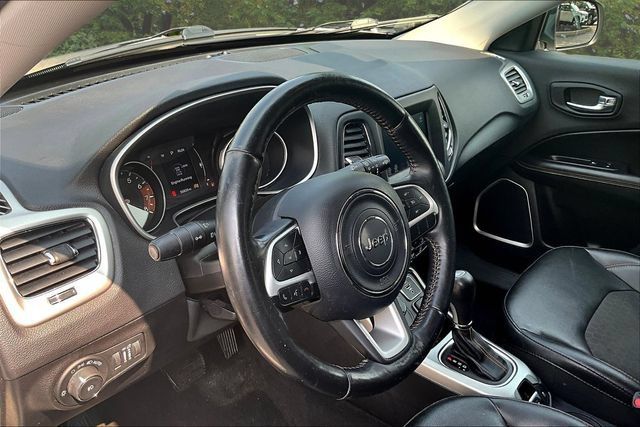 Used 2019 Jeep Compass Latitude w/ Cold Weather Group AWD/4WD image 17