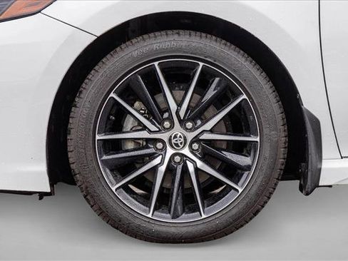 Used 2022 Toyota Camry SE w/ Convenience Package image 9