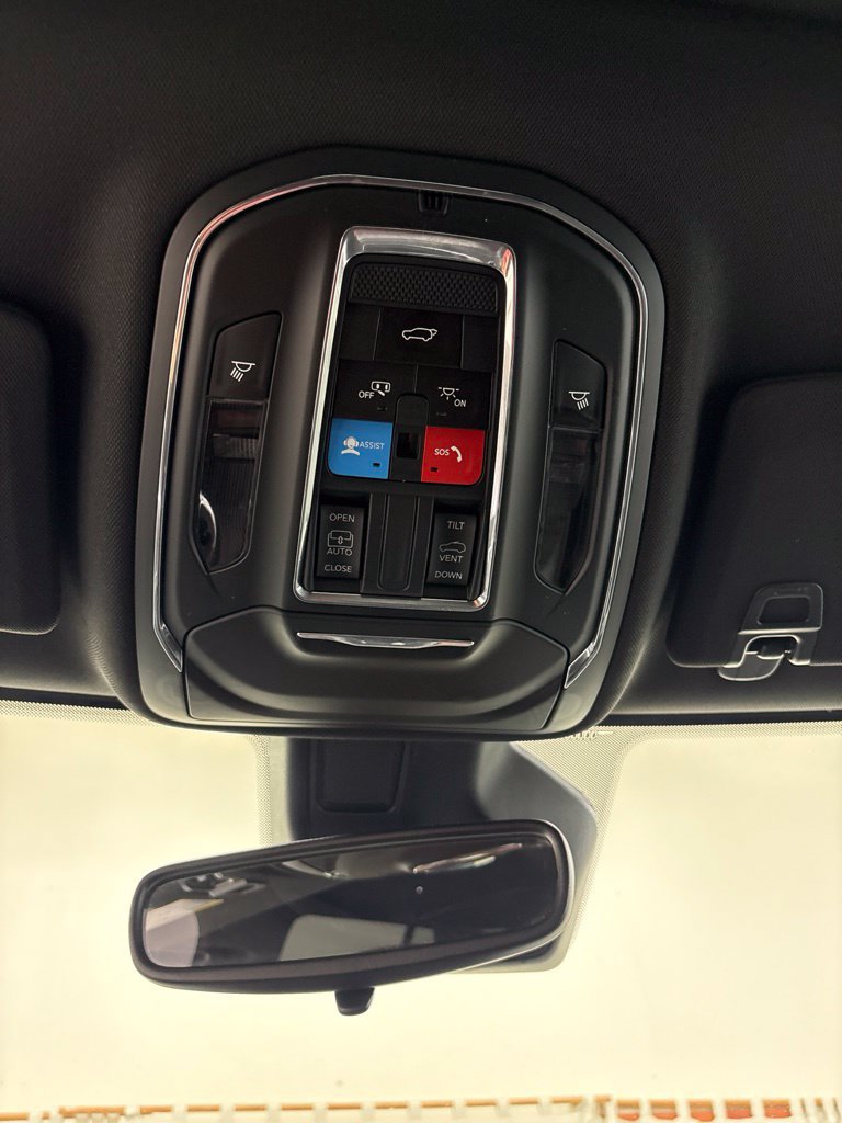 Used 2024 Jeep Grand Cherokee Laredo X w/ Luxury Tech Group I AWD/4WD image 14