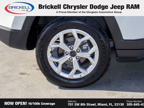 Used 2025 Jeep Compass Latitude image 37