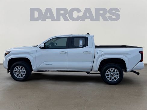 Used 2025 Toyota Tacoma SR5 image 4