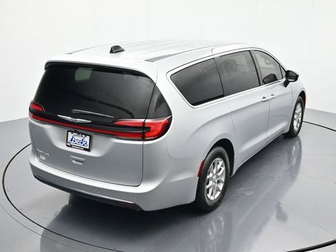 New 2026 Chrysler Pacifica Select image 33