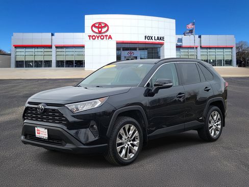 Used 2020 Toyota RAV4 XLE Premium image 2