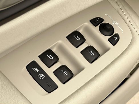 New 2025 Volvo XC60 T8 Plus w/ Protection Package Premier image 15