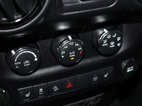 Used 2015 Jeep Wrangler Unlimited Sahara image 19