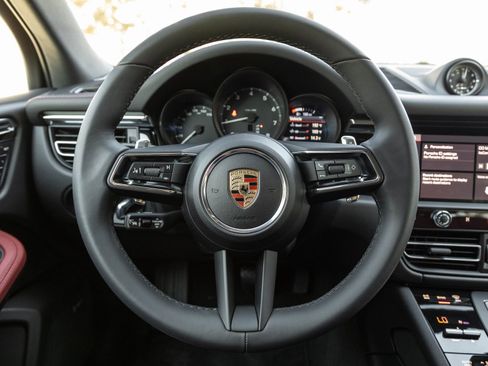 Certified 2026 Porsche Macan image 13