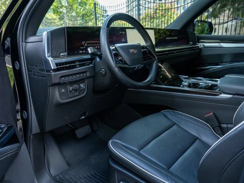 Used 2026 Cadillac Escalade Luxury w/ Touring Package AWD/4WD image 10