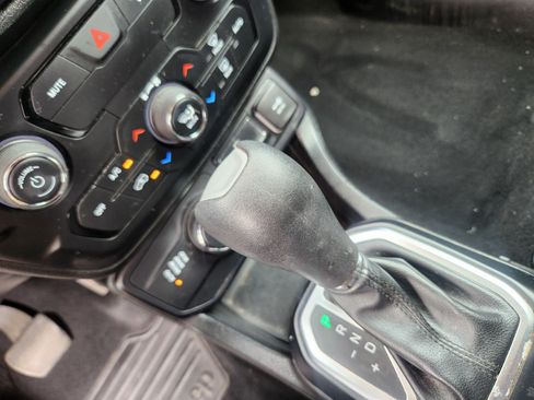 Used 2018 Jeep Renegade Latitude AWD/4WD image 14