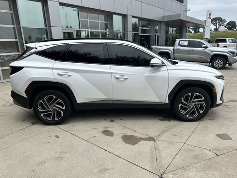 Used 2025 Hyundai Tucson Limited AWD/4WD image 10