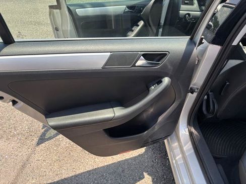 Used 2011 Volkswagen Jetta SEL FWD image 21