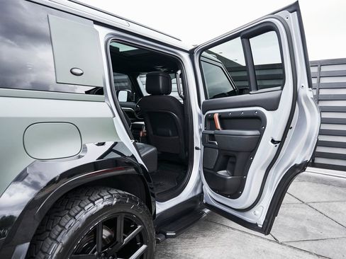 Used 2023 Land Rover Defender 110 X AWD/4WD image 32