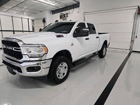 Used 2024 RAM 2500 Tradesman w/ Chrome Appearance Group AWD/4WD image 5