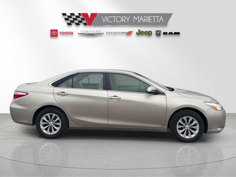 Used 2016 Toyota Camry LE image 6