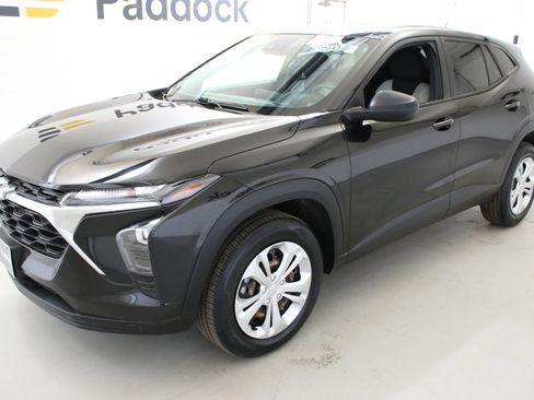 Used 2024 Chevrolet Trax LS image 3