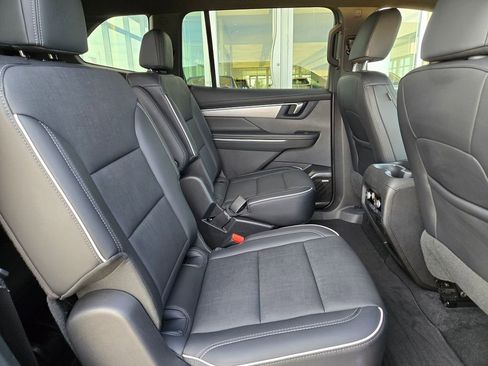 Used 2025 Buick Enclave Preferred image 31