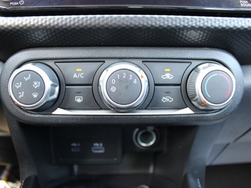 Certified 2023 Nissan Kicks SV FWD image 18