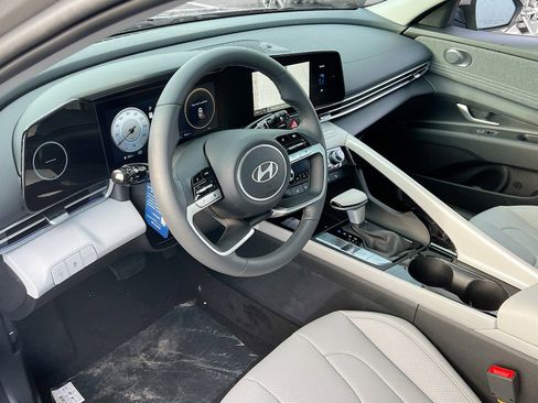 New 2026 Hyundai Elantra Limited FWD image 7