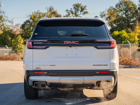 Used 2024 GMC Acadia Elevation image 6