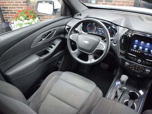 Used 2023 Chevrolet Traverse LT FWD image 11