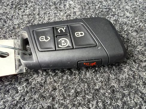 Used 2025 Volkswagen Taos SE w/ Panoramic Sunroof Package AWD/4WD image 20