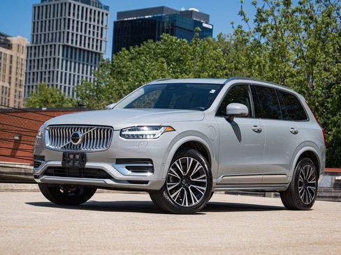 Used 2025 Volvo XC90 T8 Plus AWD/4WD image 1