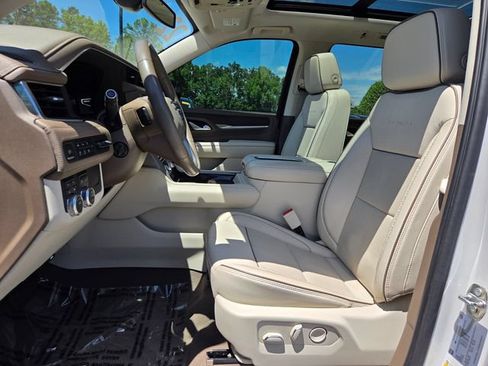 Used 2022 GMC Yukon Denali AWD/4WD image 9