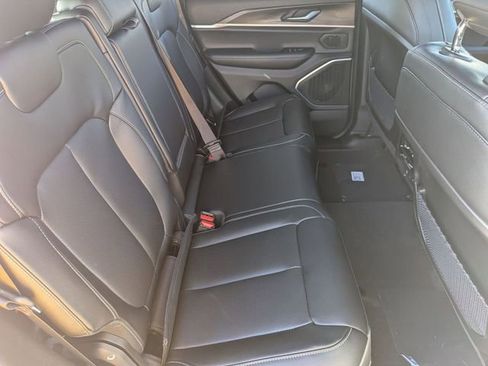 New 2025 Jeep Grand Cherokee Limited w/ Luxury Tech Group II image 31