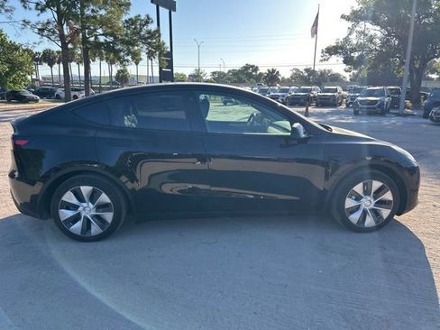 Used 2023 Tesla Model Y Long Range image 19