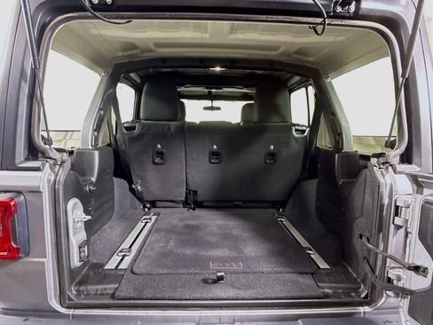 Used 2018 Jeep Wrangler Unlimited Sport S image 35